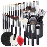 Pinceles Bueart Design con pelo de cabra y poní para base y sombras.