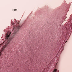 Textura hidratante con mantecas para labios suaves durante el día.