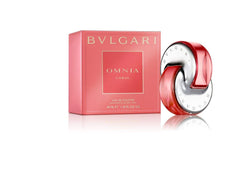 BVLGARI Omnia Coral detalle de etiqueta, lujo y sofisticación