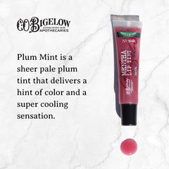 Labios morados brillantes con tinte labial Plum Mentha de C.O. Bigelow.