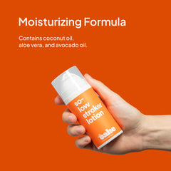 Cake So-Low Lotion en la mano para un masaje cómodo y fácil de usar.