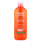 Cantu Shea Butter Acondicionador hidratante, botella vertiendo crema para rizos definidos.