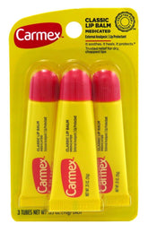 Carmex protector labial en tubo clásico para hidratación diaria.