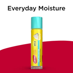 Bálsamo Carmex resistente al agua hasta 80 minutos para actividades al aire libre.