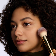 Catrice Bright & Blur polvo suelto, aplicación en ojos para evitar pliegues.