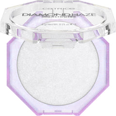 Catrice iluminador Diamond Haze para parpados ofrece destellos luminosos y duraderos.