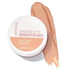 Catrice Under Eye Brightener en envase compacto, listo para retoques diarios y luz suave.
