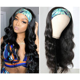 Catti Headband Wig con rizo cuerpo, look diario natural y versátil.