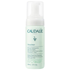 Caudalie Vinoclean limpiador espumoso en botella, limpia suavemente sin irritar la piel.