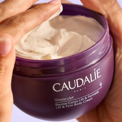 Caudalie Vinosculpt Crème Corps, texture mousse légère tonifiante et nourrissante