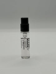CHANEL Bleu de Parfum, aplicación en spray para uso diario y fácil aroma.