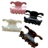 Clips mariposa acetato con diseño doble C para sujeción suave y estable.