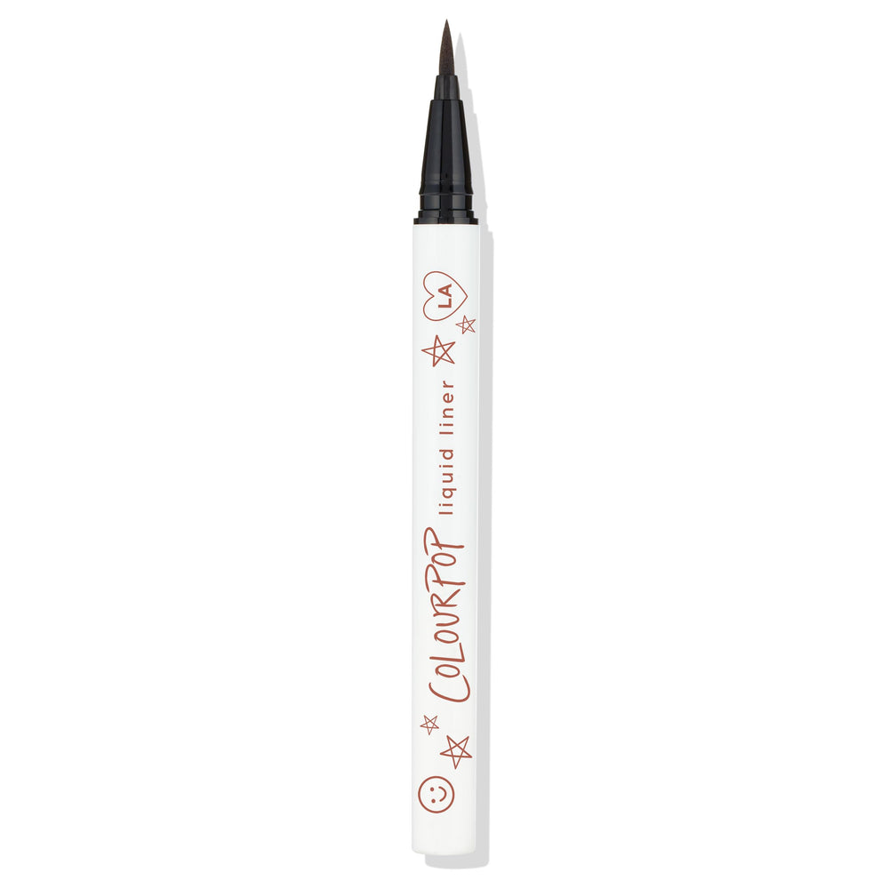 Delineador ColourPop BFF con punta felt para trazos precisos y suaves.