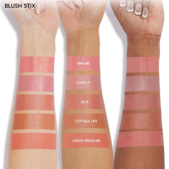 ColourPop Blush Stix-difuminable facilita capas suaves sobre la base.