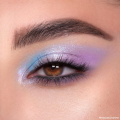 ColourPop En un trance: textura seda para aplicación suave y mezcla fácil.