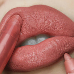 ColourPop Lippie Labio con pigmento alto para acabado llamativo.