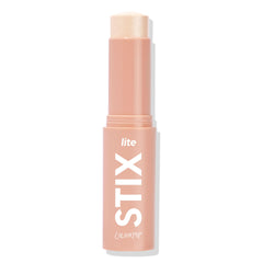 ColourPop Lite Stix resalta pómulos con brillo suave y duradero.
