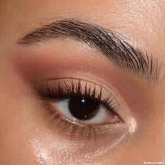 ColourPop Bare Necessities, acabado brillo y purpurina para looks versátiles.