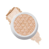 ColourPop Super Shock Shadow muestra textura elástica para pigmento intenso en una pasada.