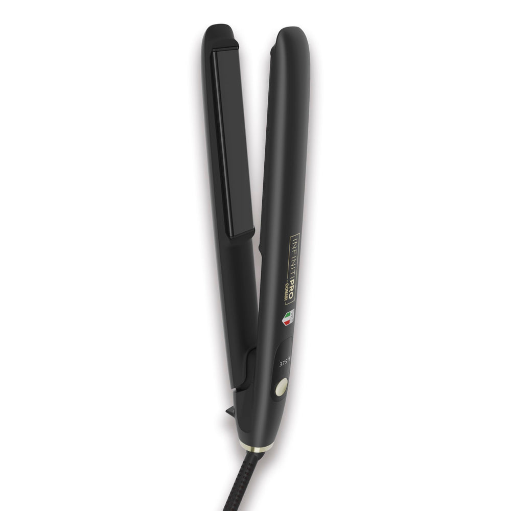 ArteBella de Conair plancha 1 pulgada en uso para alisado rápido.