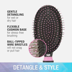 Conair: empuñadura texturizada rosa para agarre cómodo durante el peinado.