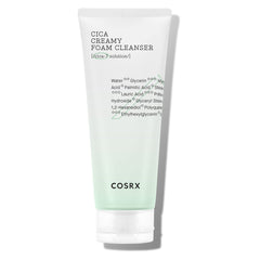 COSRX Pure Fit Cica Creamy Foam Cleanser en caja, limpieza suave para piel sensible.