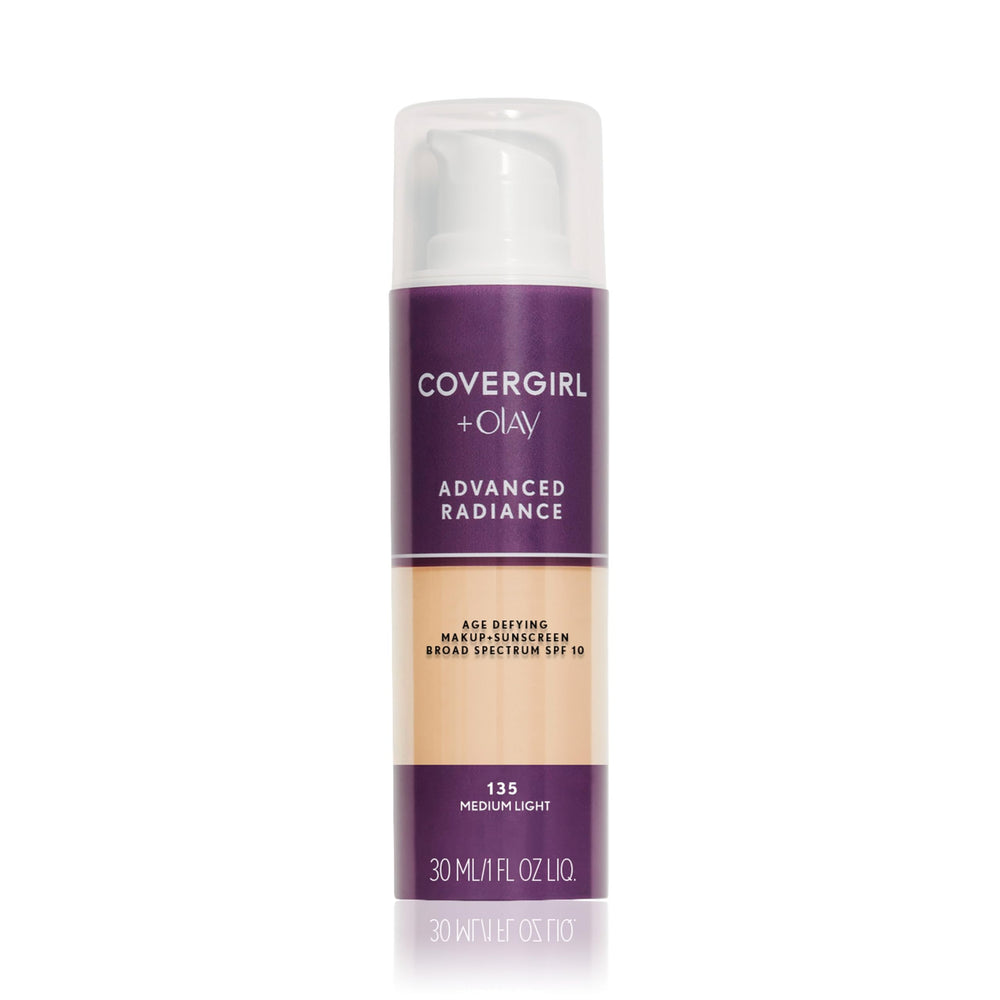 CoverGirl base radiancia en frasco, ofrece cobertura suave y uniforme.