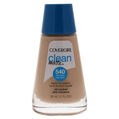 Fundación líquida mate de COVERGIRL 540 Natural Beige, botella para un acabado limpio y sin brillos