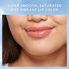 COVERGIRL Exhibicionista con manteca de karité nutre labios con Coral Sueños.
