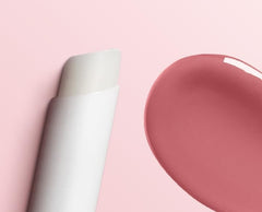 Aplicación de dos pasos para una cobertura prolongada en labios.