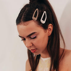 Cptots clip gota de agua marron, diseño decorativo y práctico