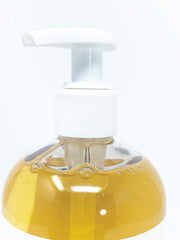 Crabtree & Evelyn Jabón Jardineros aroma herbal perfumando manos.
