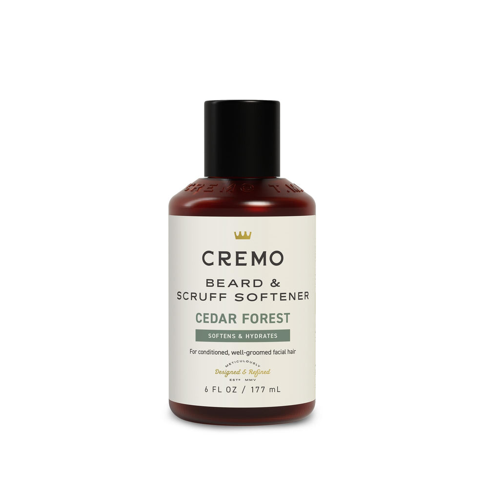 Cremo suavizante de barba, bosque de cedro en botella para aplicación rápida.