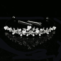 Detalle de pedrería brillante en CrownFan para look deslumbrante