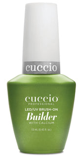 Cuccio Pro Builder Gel con calcio en aplicación con brocha para mayor precisión