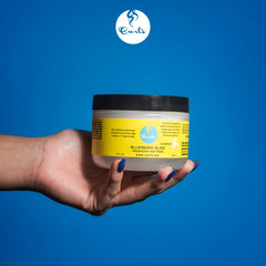 Aplicación desde la raíz con Curls Blueberry Bliss para nutrición
