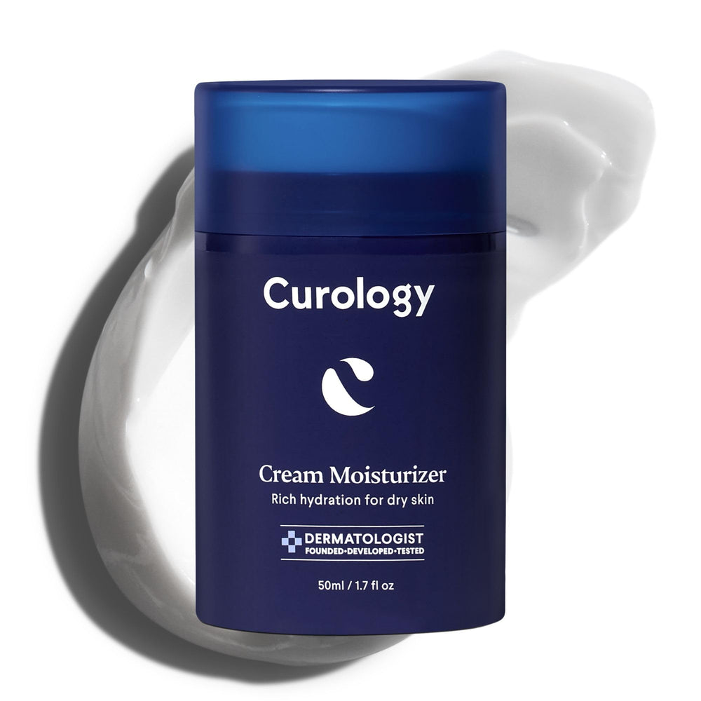 Curology crema hidratante rostro, envase sin aire facilita dispensación suave para uso diario.
