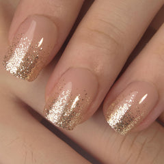 Curvlife diséo Francesa Dorada brilla con gel ligero para un look sofisticado