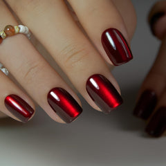 Kit CurvLife de 24 uñas con lijas y adhesivos de gel para aplicación rápida.