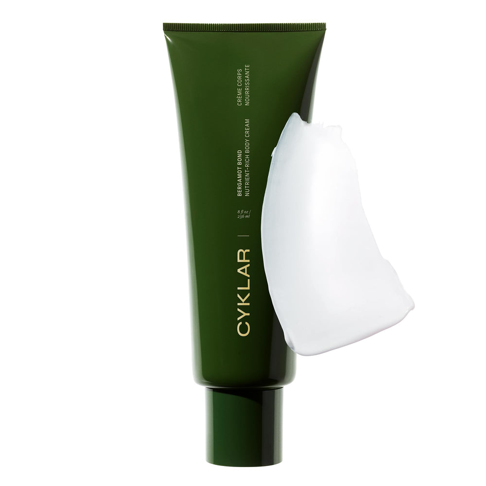 CYKLAR Crema corporal nutritiva en botella para hidratación profunda y piel suave.