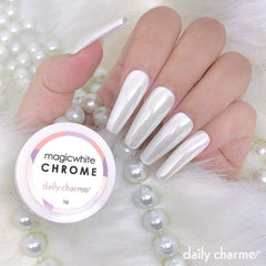 Daily Charme Magic White Nail Chrome Powder: acabado perlado tono donas glaseadas para uñas modernas.
