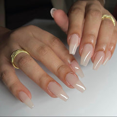 Conjunto DAISY DND gel y laca Perfect Nude 867, look coordinado.