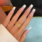 Uñas DANMANR de presión cuadradas francesas blancas para un look elegante y duradero.