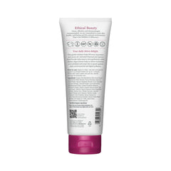 Derma E exfoliante con carbón activado, textura oscura que absorbe impurezas.