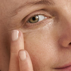 Dermalogica Age Reversal Eye Complex, textura crema para piel sensible, calma y suaviza el contorno.