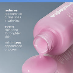 Dermalogica peeling líquido, primer plano de ingredientes clave AHA/BHA para renovación suave.