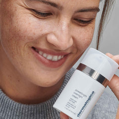 Dermalogica PowerBright aceites de arándano y frambuesa, antioxidantes e hidratantes.