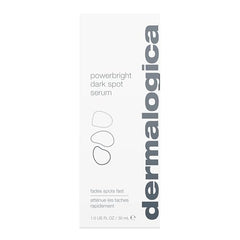 PowerBright serum en la palma muestra textura suave para uso diario