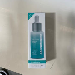 Textura ligera del sérum Dermalogica para absorción rápida.