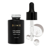 Sérum hyaluronique DIME dans sa bouteille – hydratation pratique et durable.